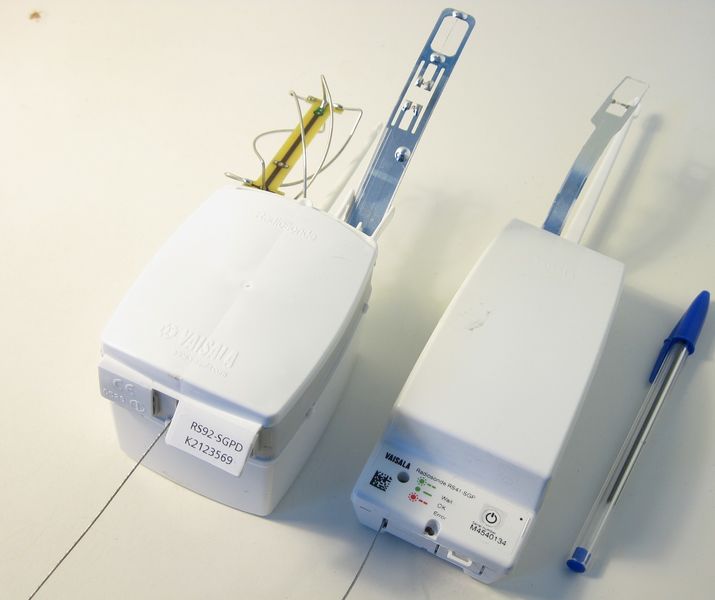File:Vaisala RS92 and RS41 radiosondes.jpg
