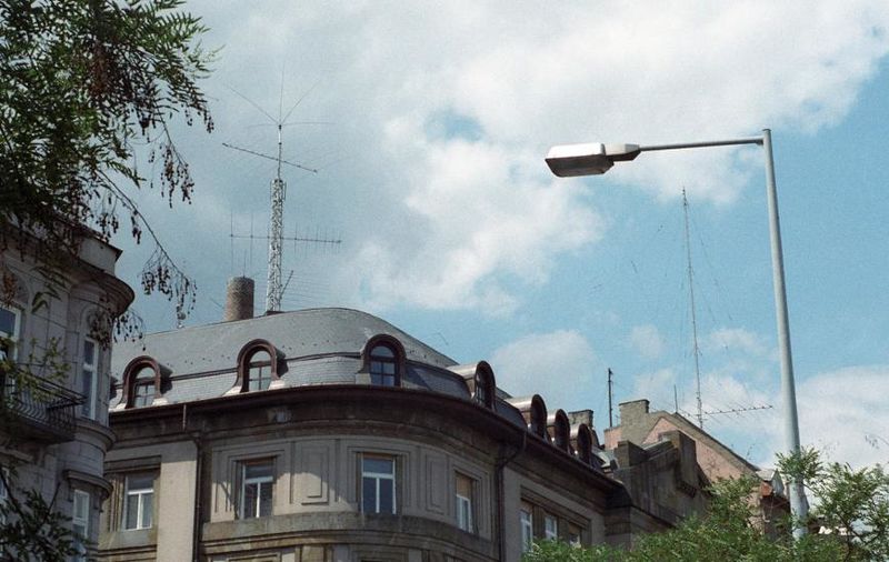 File:Hungary MFA transmitter 93.jpg